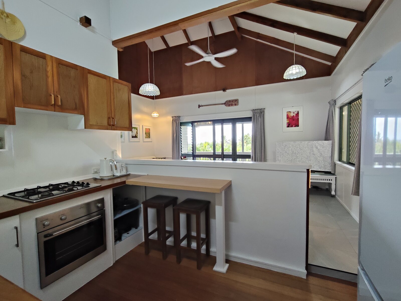 Kaute kitchen, king bed and garden views