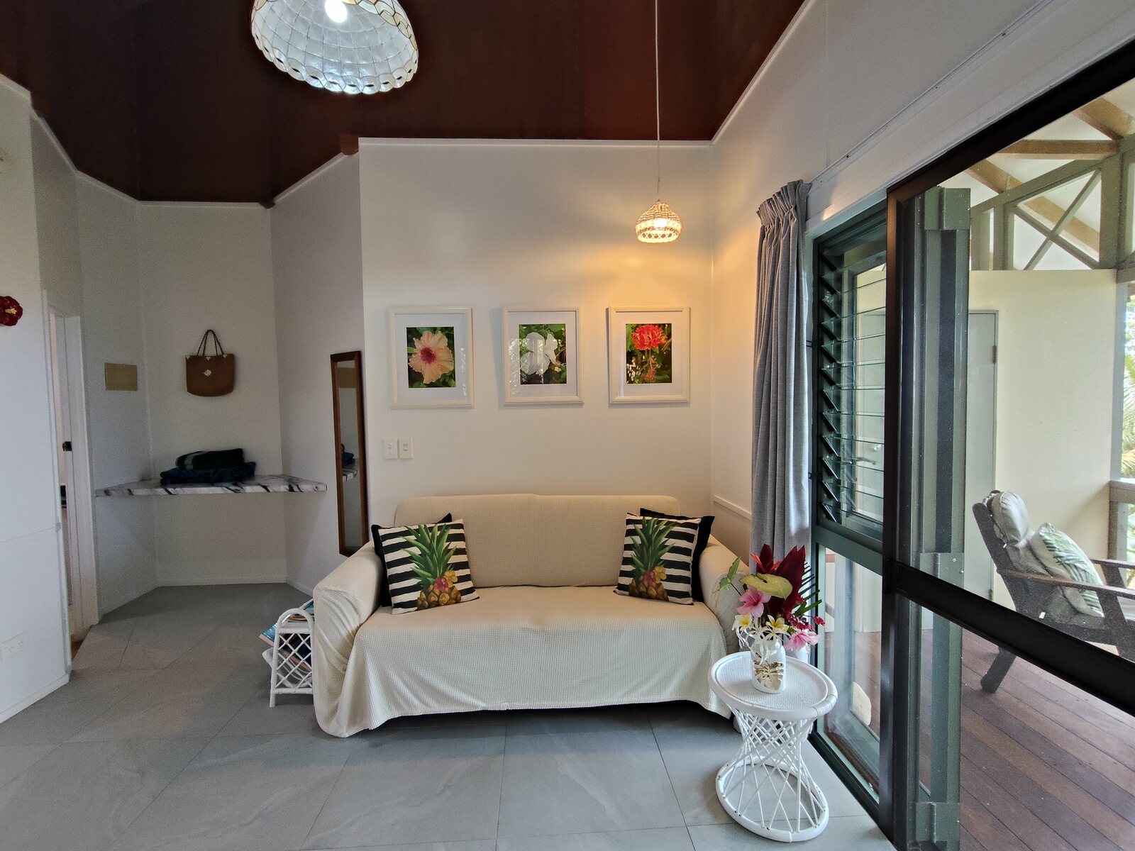 Kaute lounge beside the balcony doors
