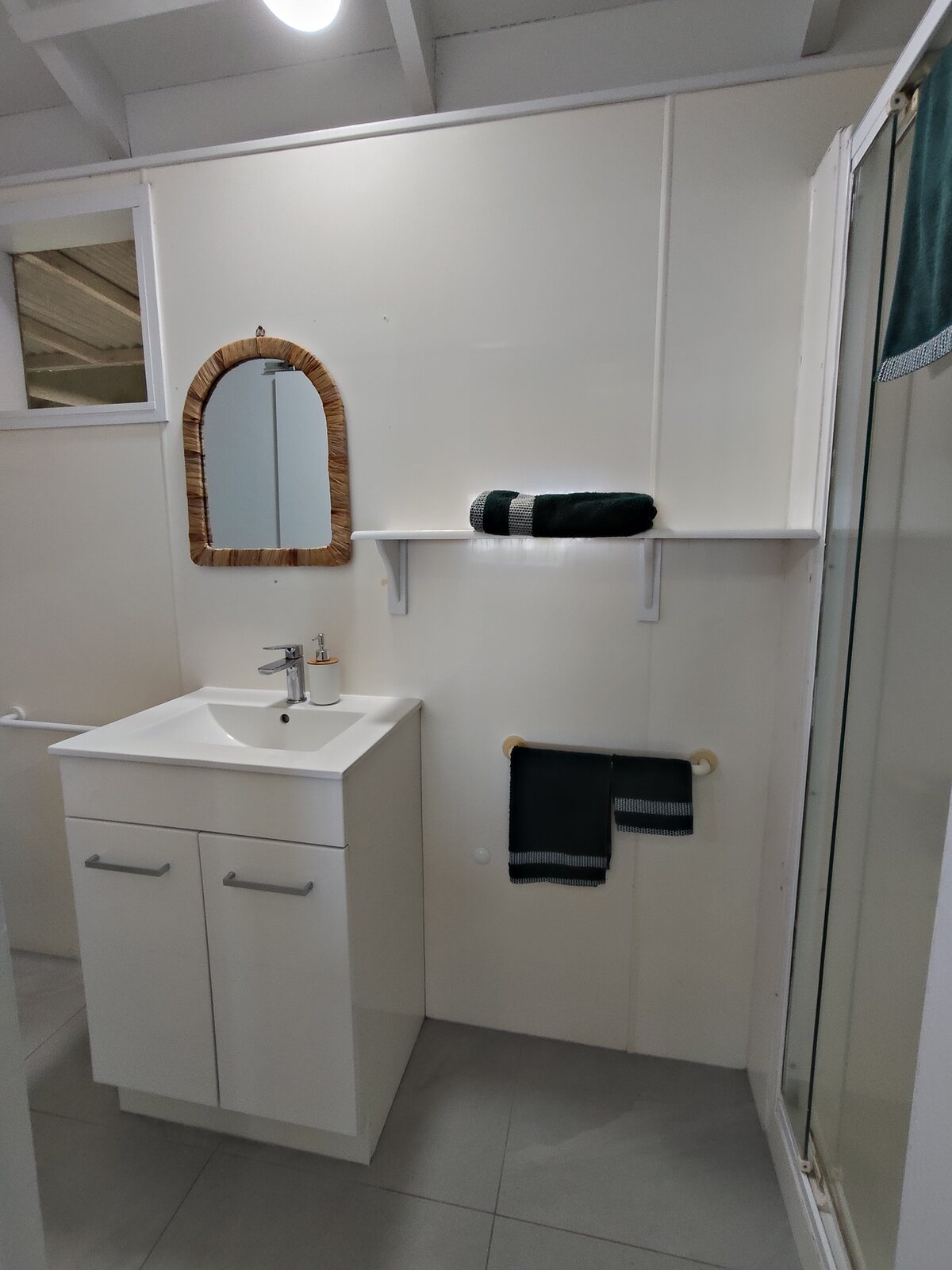 Kukupa private bathroom with walk-in shower