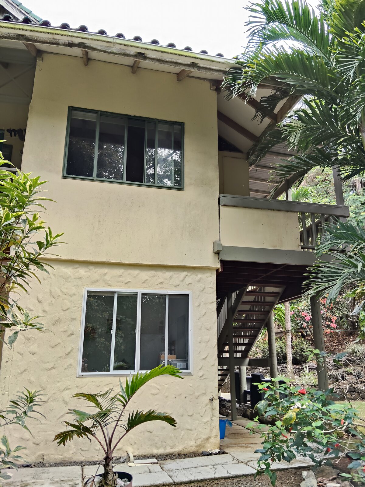 Kukupa exterior with garden stairway and tropical plants